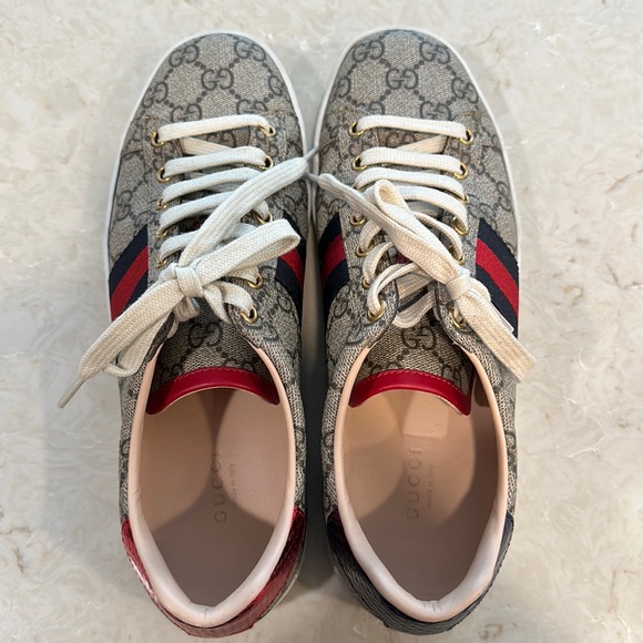 Women’s Gucci ace gg supreme sneaker size 38 1/2 barely worn - Picture 3 of 5